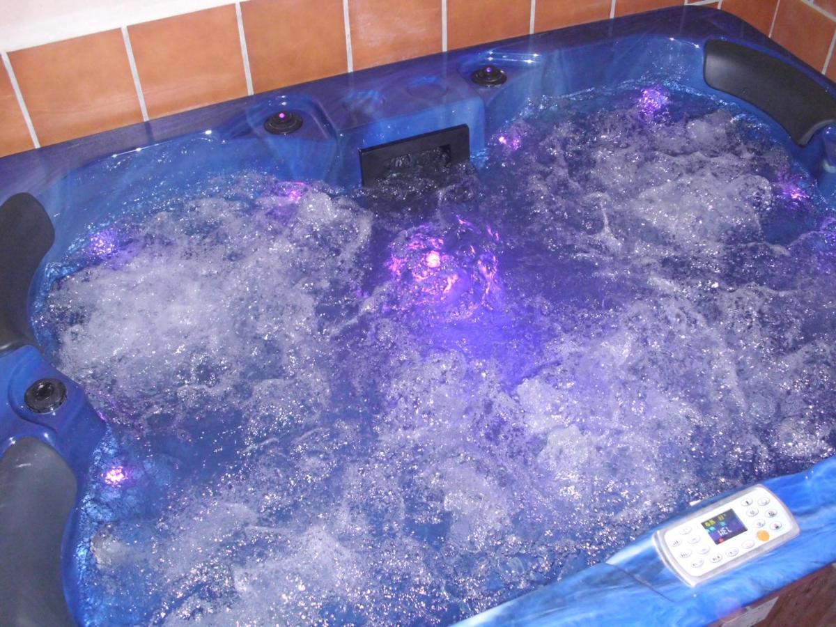 Casa Rural Con Jacuzzi Taberna Del Tio Pedro Cabanas de Polendos 외부 사진